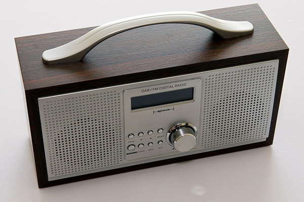 Je prie devant ma radio